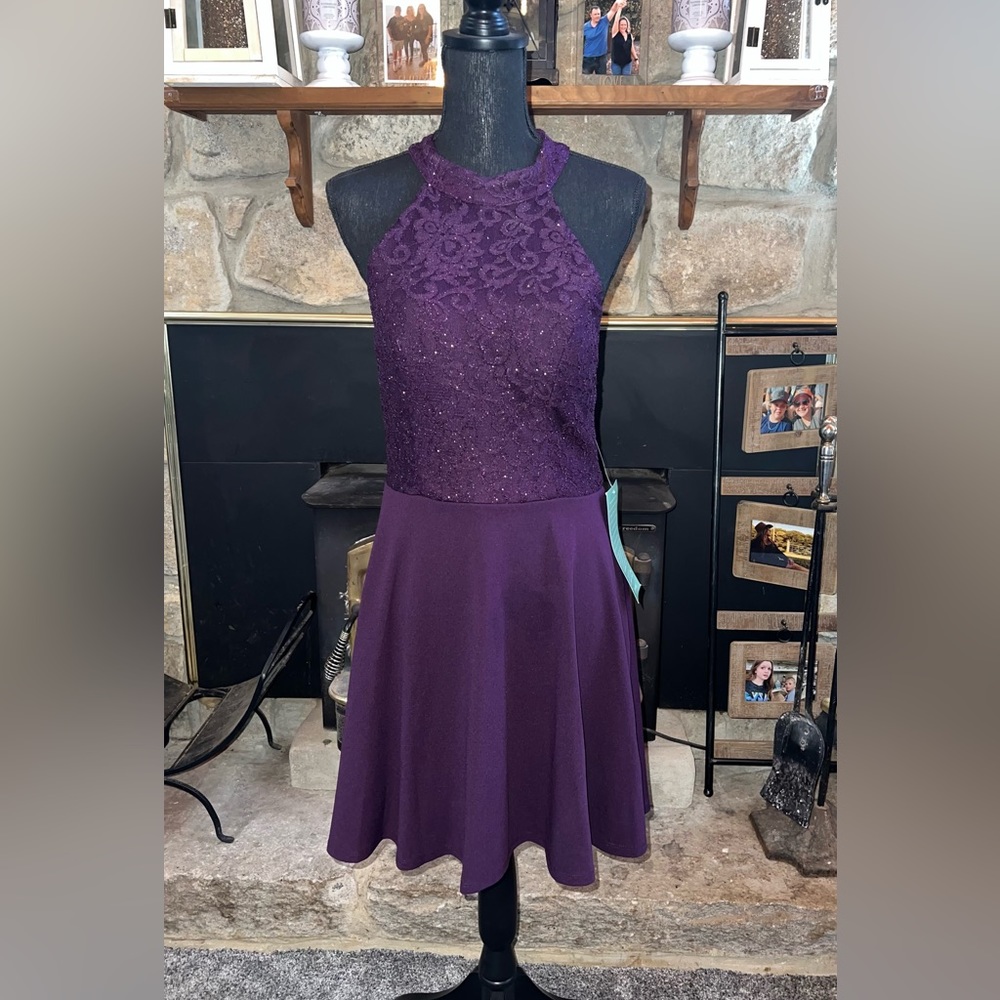 NWT- Deep plum A-Line/Princess Halter Sleeveless Lace Short/Mini Sz 11